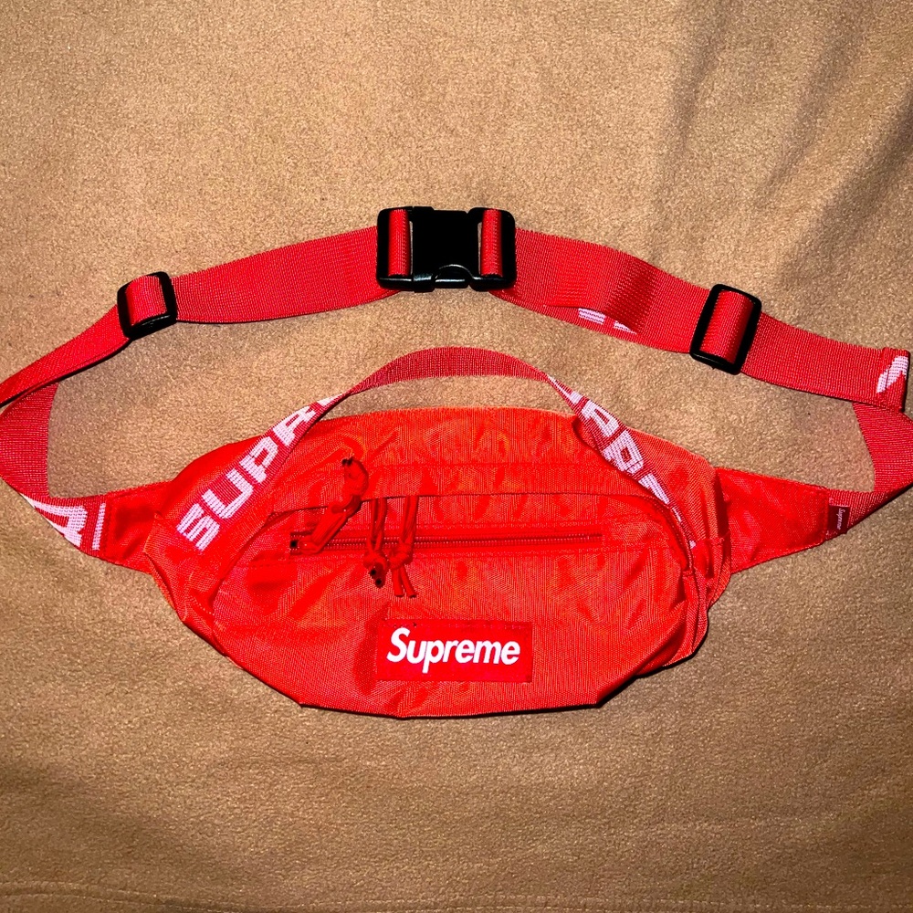 Supreme Crossbody/ Fanny Pack In perfect condition and never used.